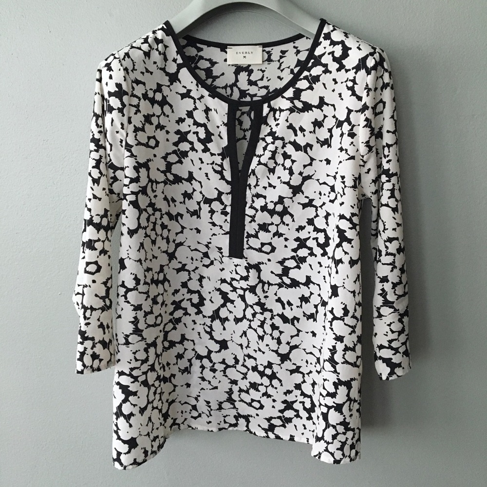 Everly Abstract Pattern Blouse, Small - Picture 3 of 10
